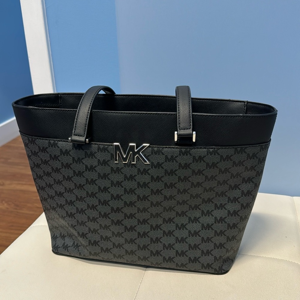 Brand New Micheal Kors purse! Black and gray with silver hardware.